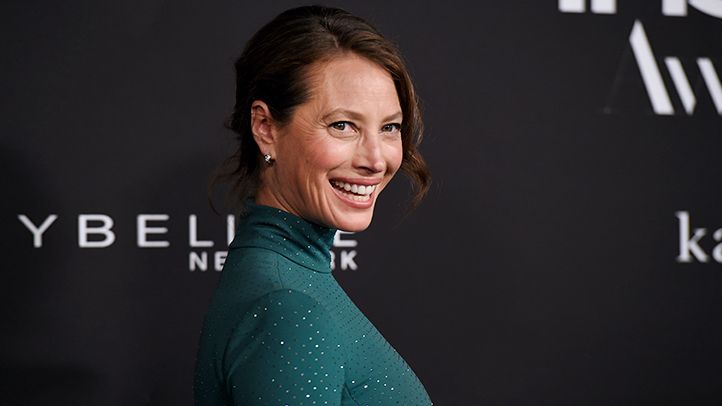 Celebritati-care-renunta-de-fumat-Christy-Turlington-RM-722x406